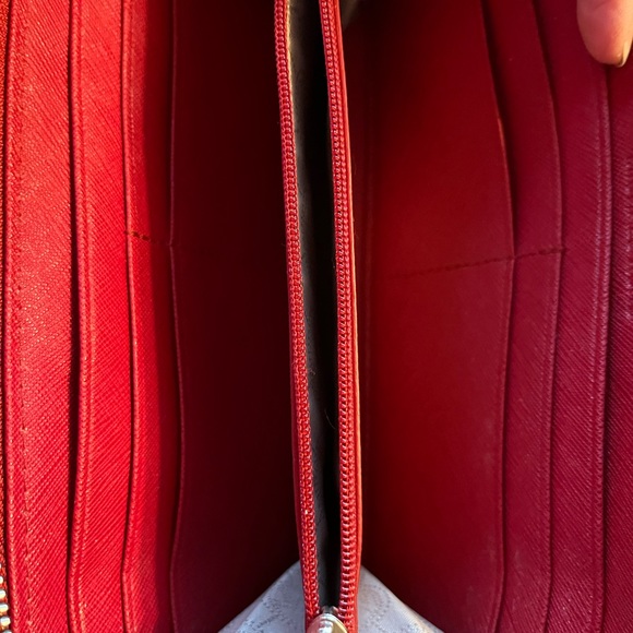 ♥️ Red Michael Kors Wallet♥️ - Picture 10 of 13